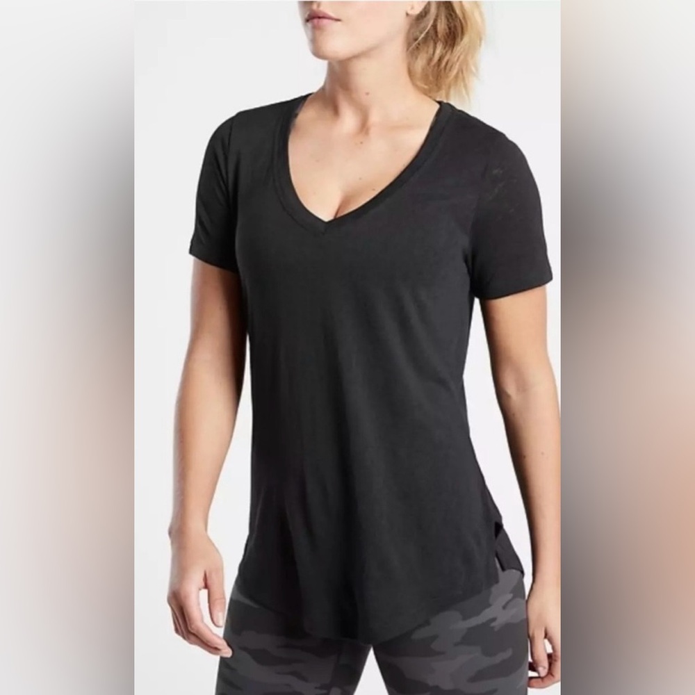 Athleta v-neck black tee size 2X